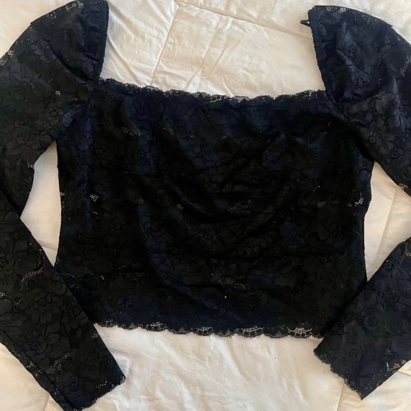 Black Lace Off the Shoulder Top ~ GUESS ~ NEW without Tags ~ SUPER DEAL - Picture 2 of 11